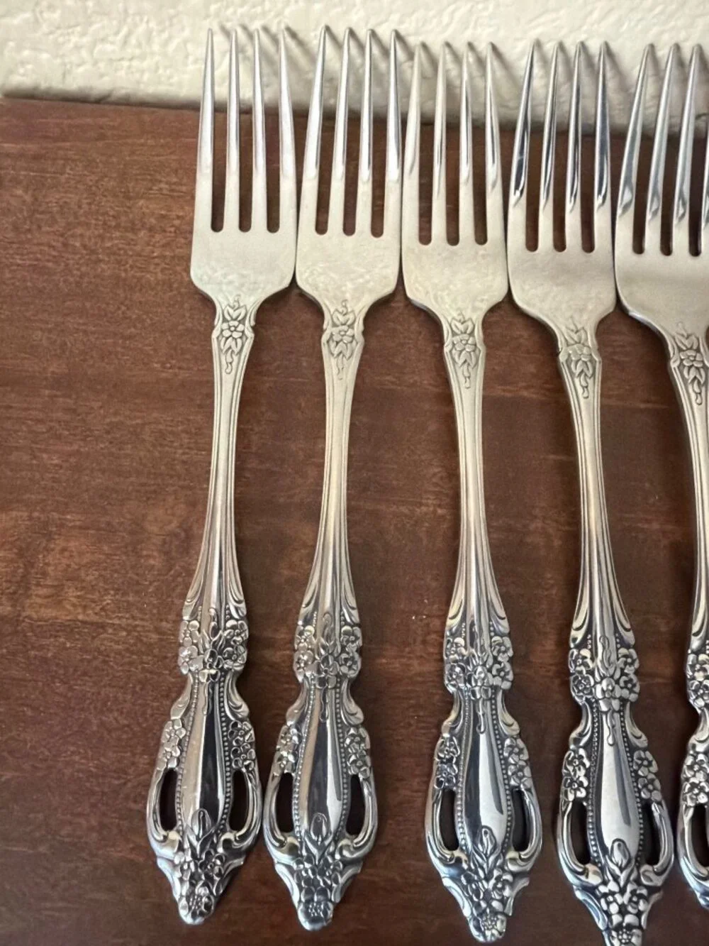 Set of 12 Oneida Distinction Deluxe HH Raphael Stainless Dinner Forks 7.25